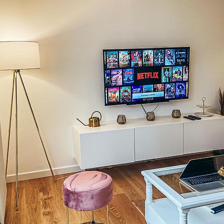 サント・ジュヌヴィエーヴ・デ・ボワCosy Haven Sgdbアパートメント エクステリア 写真